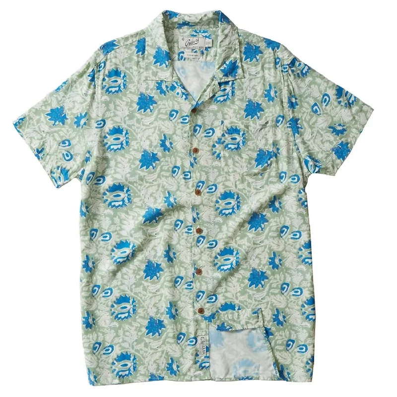 Men's elegant wave-back shirts-Men Vintage Hawaiian Batik Print Shirt In Green/light Blue